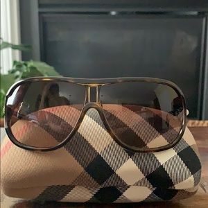 Burberry tortoise shell sunglasses with case